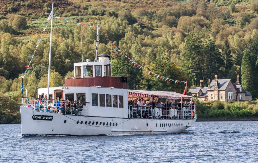 Sir Walter Steamship – (Credit: Sir Walter Steamship Trust) Steamship sails past a cottage on a sunny day on a lake